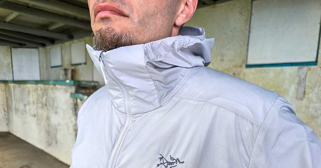 His-and-Hers Revised Arc'teryx Atom SL Hoody Reviewed | Outdoor