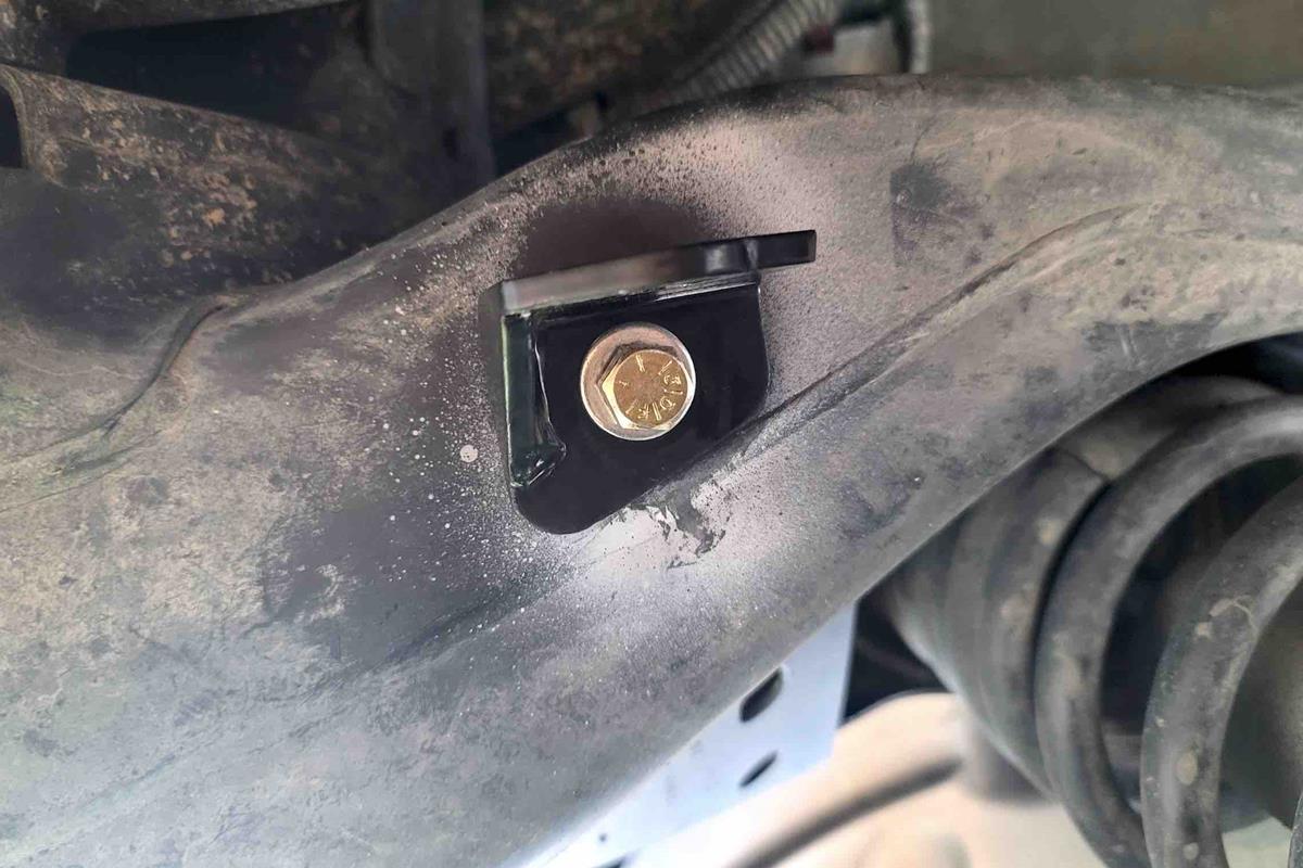 Install_Hellwig Ford Bronco Rear Stabilizer_4
