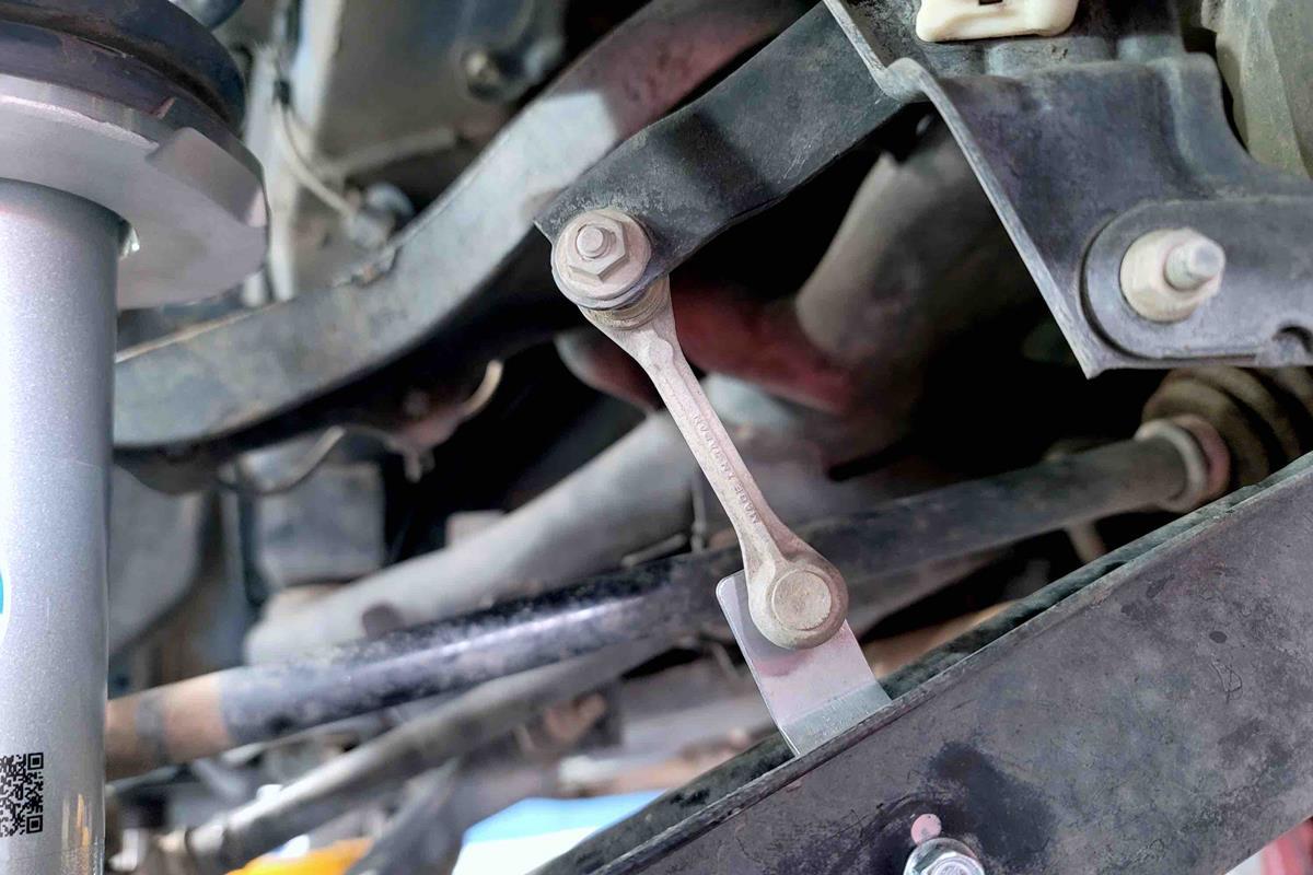 019-OVR-Han-Bilstein-Subaru Crosstrek headlight adjusting bracket installed