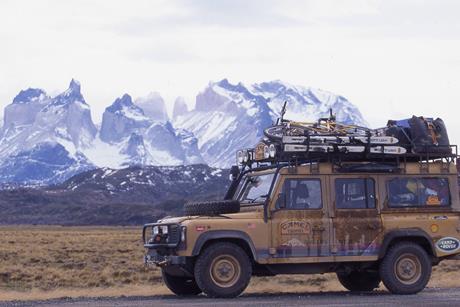 Land-Rover-Press-release-hero-shot-1998-Camel-Trophy-Defender-US-Team
