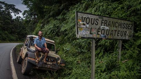 gabon-equator-dan-jeep