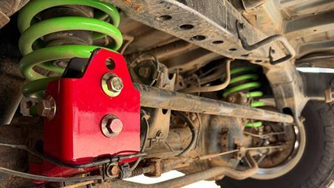DR.KDSS bolt-on trackbar correction kit installed on Land Cruiser 100 Series