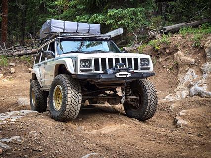 Jeep-XJ-Uphill