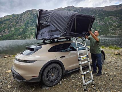 Porsche-Tent