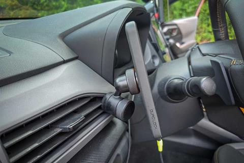 Quad-Lock-vent-mounts_credit-Mercedes-Lilienthal