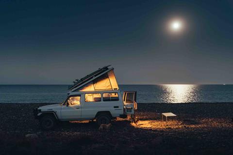 GonDirtin_BajaYMas_Landcruiser_Beach_Moon_beauty_shot