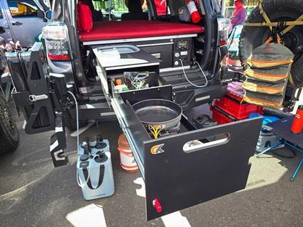 2025-OEX-Cargo-Kits-top-unit_credit-Mercedes-Lilienthal