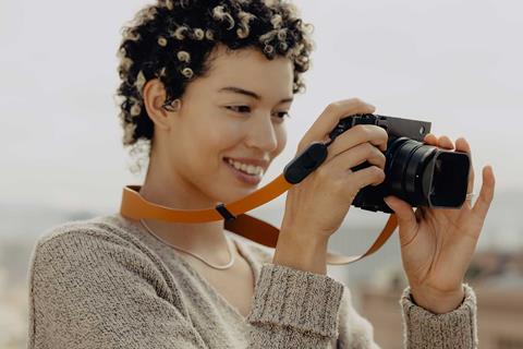 Peak-Design-Form-Leather-Short-Amber-Lifestyle-1