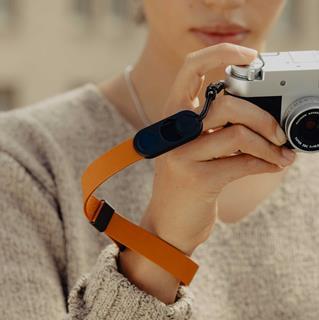 Peak-Design-Form-Leather-Cuff-Amber-Lifestyle-2