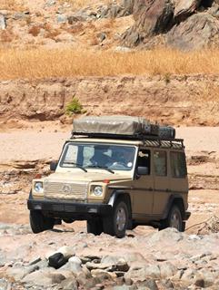 Front_Runner_GWagen_Driving_On_Rock