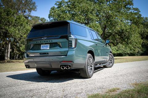 2025-Chevy-Suburban-Z71-02_credit-Mercedes-Lilienthal