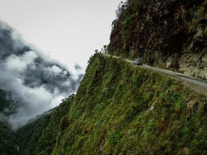 bolivia_narrow_death_road