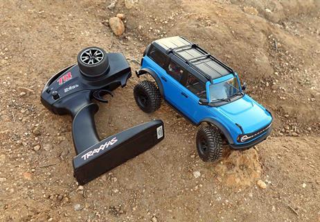 Traxxas-Blue-Bronco-with-controller