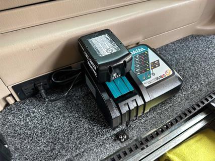 Makita-Outdoor-Adventure-Charger