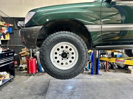 We quickly spray painted the Land Cruiser's front hubs black so they look more presentable.