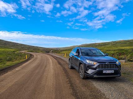 RAV4-Rental-On-Dirt-Road