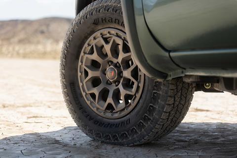 Nissan-Pro-4X-R-40