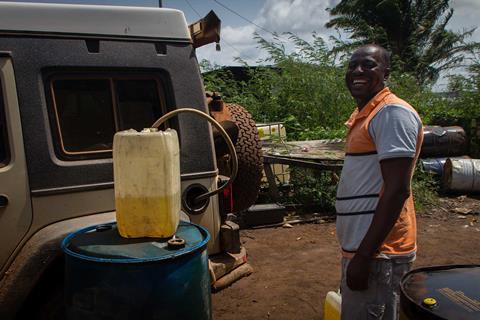 africa-jeep-gabon-loango-gas-fill-up