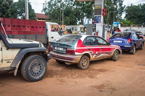 jeep-congo-gas-station-lineup