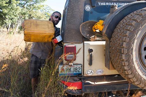 jeep-dan-filling-gas