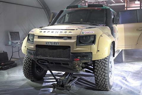 Sara-Price,-Sean-Berriman-504-Defender-Dakar-D7X-R_credit-Mercedes-Lilienthal