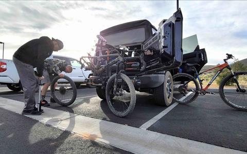 2021_Ford_Bronco_OBX_Mtn_Bikes_Pavement