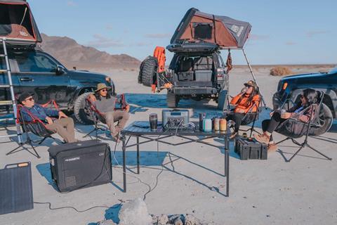 Overland_BaseCharge600_lifestyle_2