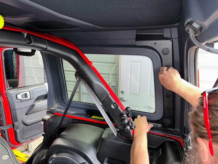 004-OVR-Wrangler-Jl-Rhino-Rack
