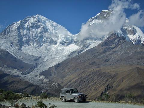 peru_jeep_and_huascaran