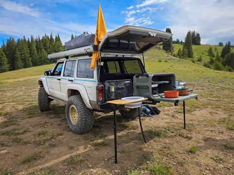 Jeep-XJ-camping