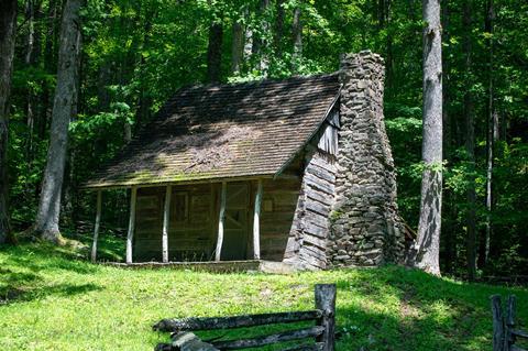 Old-preserved-timber-cabin_credit-Mercedes-Lilienthal