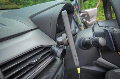 Quad-Lock-vent-mounts_credit-Mercedes-Lilienthal