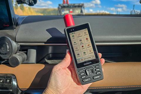New-Garmin-GPSMAP-H1i-and-Quad-Lock-phone-vent-mount_credit-Mercedes-Lilienthal