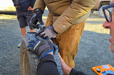 Alcan-ralliers-fixing-RV-tire-puncture-Dempster-Highway_credit-Mercedes-Lilienthal