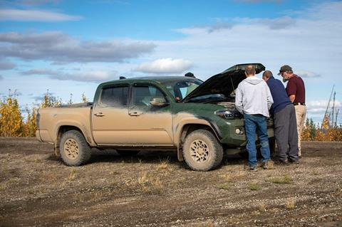 2021-Tacoma-issue-Inuvik-couple,-Dempster-Highway_credit-Mercedes-Lilienthal