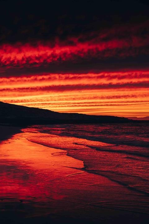 GonDirtin_BajaYMas_Fire_beach_beauty_shot