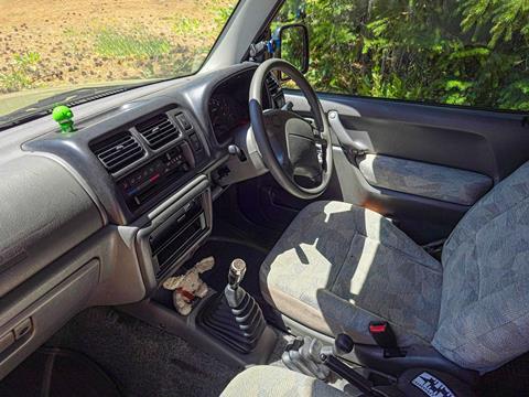 1998-Suzuki-Jimny_wide-interior-photo-by-Mercedes-Lilienthal