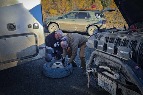 2025-Alcan-5000-Rally,-Shane-Bowman-Andy-Lilienthal-flat-tire-fix_credit-Mercedes-Lilienthal