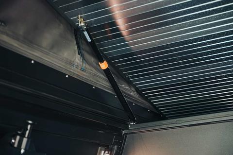 aLocking-Bed-Hinge_Dirtbox_Canopy_Camper_Review-(25-of-32)