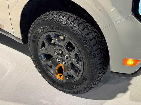 012-OVR-First-Look-Ford-Maverick
