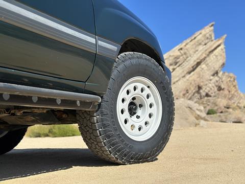 The design of the Land Cruiser 100 Series front hubs don't allow for most wheel center caps to fit.