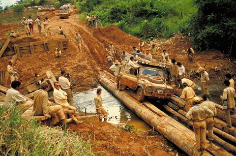 03-LR_Camel-Trophy_Amazon_1989DEF-2048x1353