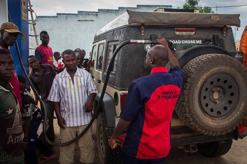 jeep-filling-gas-crowd-burundi