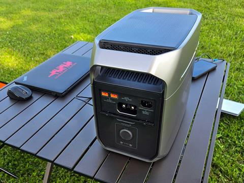 EcoFlow-DELTA-3-Plus-REAR-On-Table