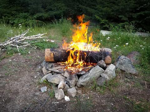 Campfire-in-existing-ring_credit-Mercedes-Lilienthal