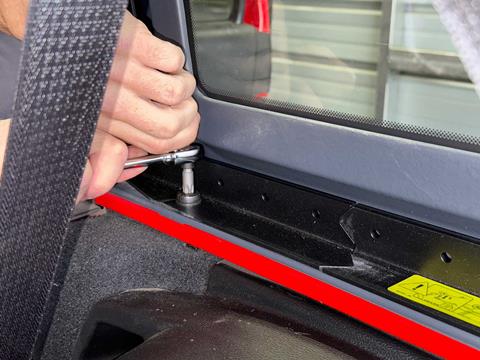 006-OVR-Wrangler-Jl-Rhino-Rack
