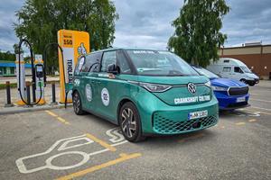 2024,-2025-VW-ID.-Buzz-EV-comparo-07_credit-Mercedes-Lilienthal